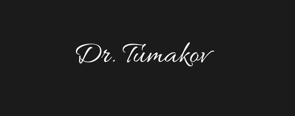 Итоговый логотип хирурга Ильи Тумакова: рукописная надпись Dr. Tumakov